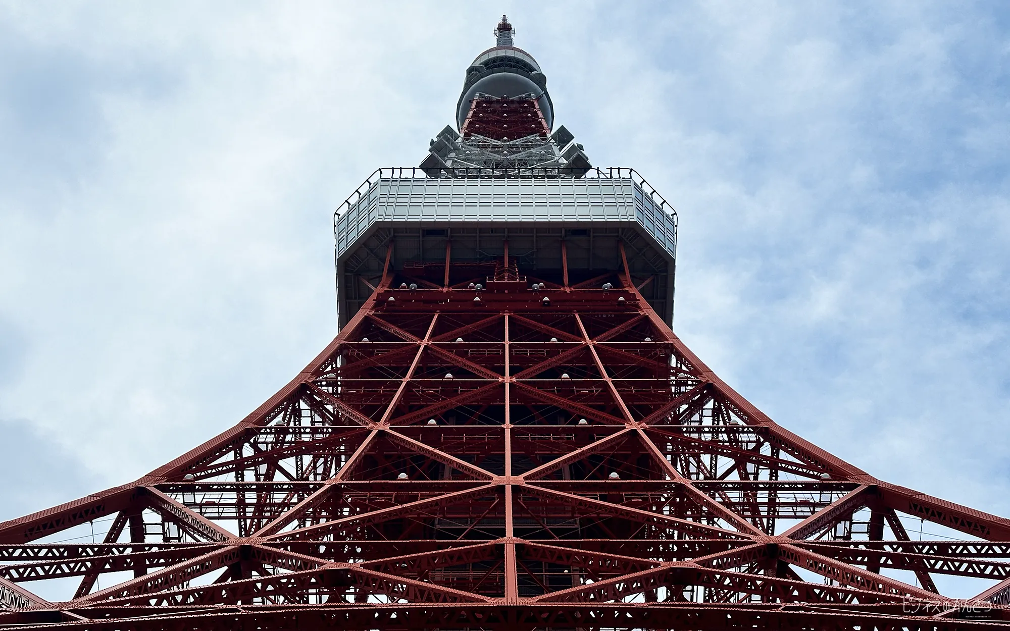 下から東京タワー