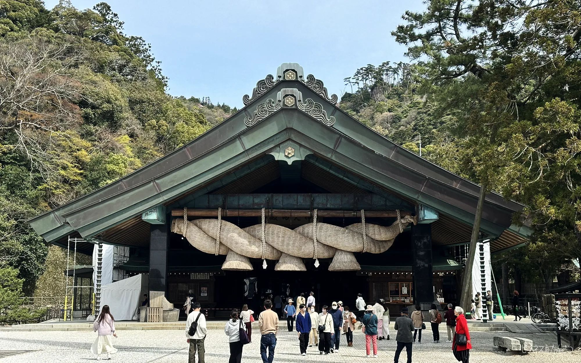 出雲大社大しめ縄神楽殿